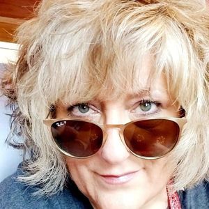 Meet your Posher, Becki